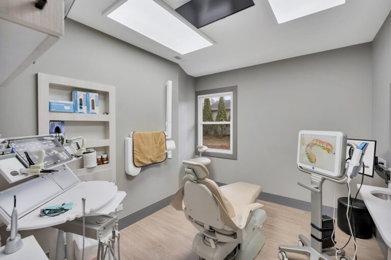 Exam room with a chairside screen at our Bloomingdale office